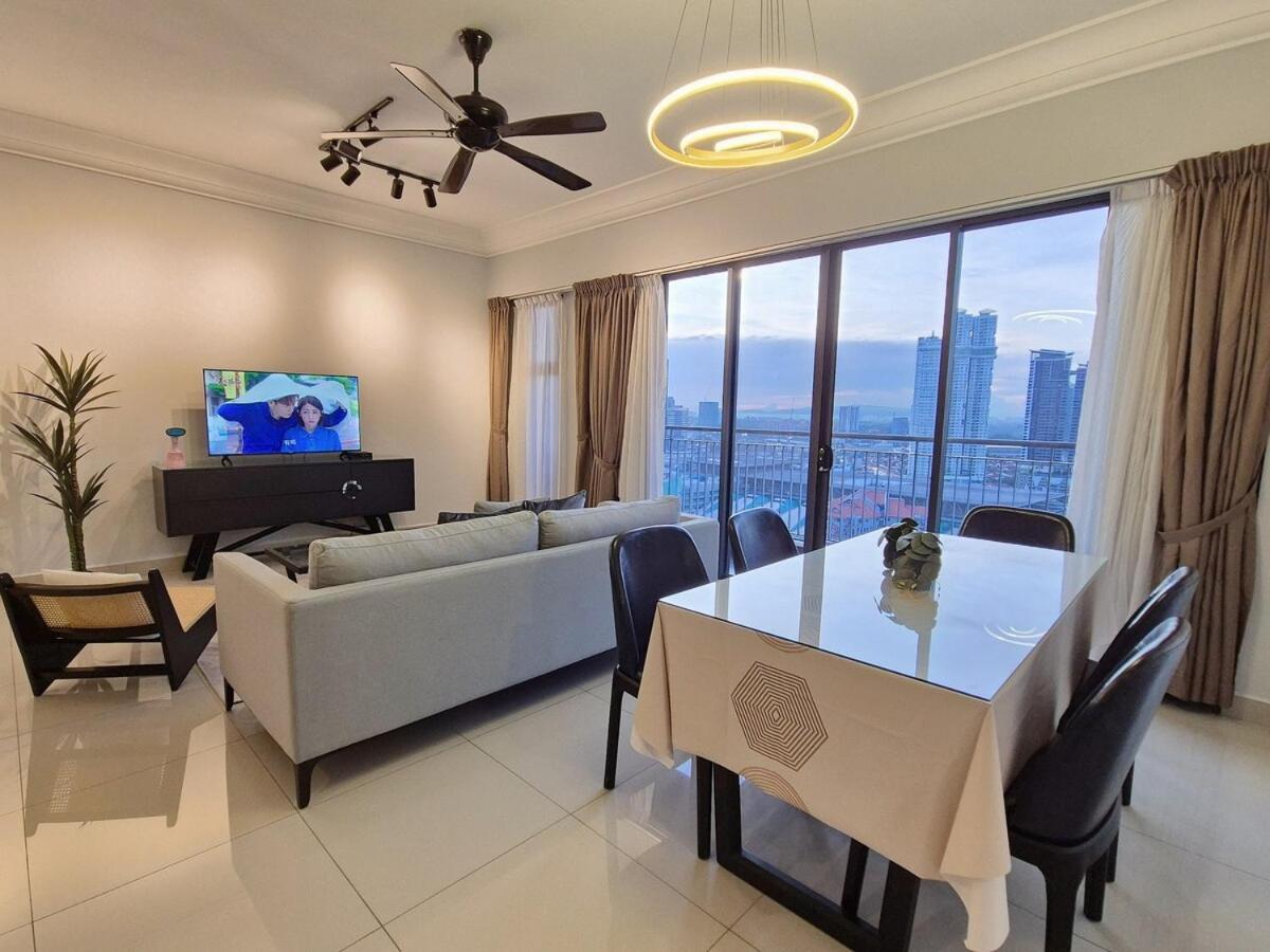Apartment Short Walk To Custom & Sqaure 3 Brs 8 Pax