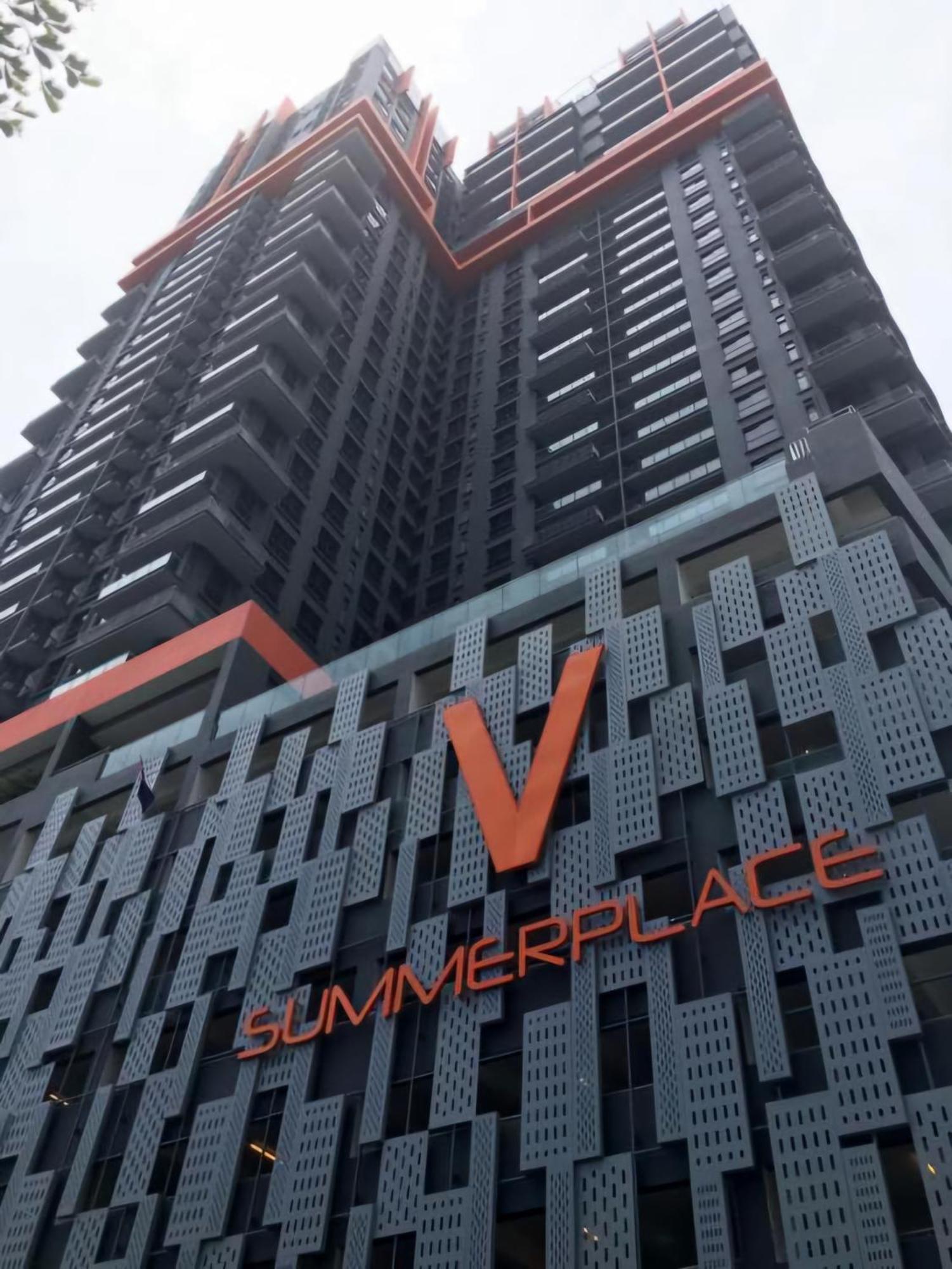 Apartment Short Walk To Custom & Sqaure 3 Brs 8 Pax *