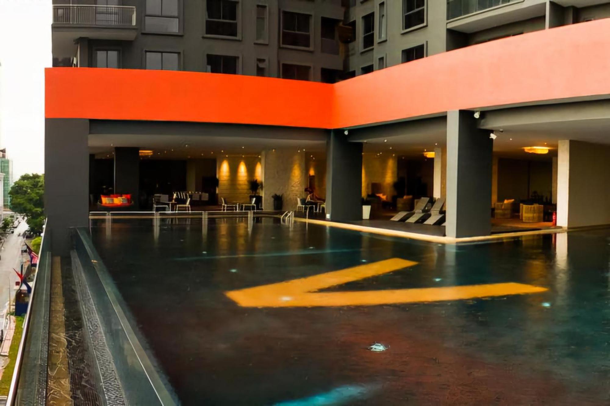 Short Walk To Custom & Sqaure 3 Brs 8 Pax Apartment *