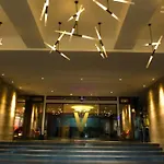Short Walk To Custom & City Sqaure 3 Brs 8 Pax