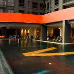 Short Walk To Custom & City Sqaure 3 Brs 8 Pax