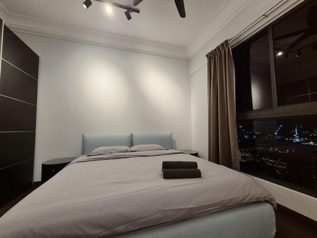 Short Walk To Custom & Sqaure 3 Brs 8 Pax * Johor Bahru