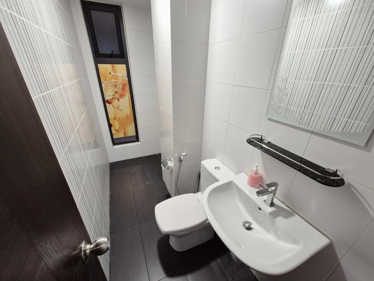 Short Walk To Custom & Sqaure 3 Brs 8 Pax Pangsapuri